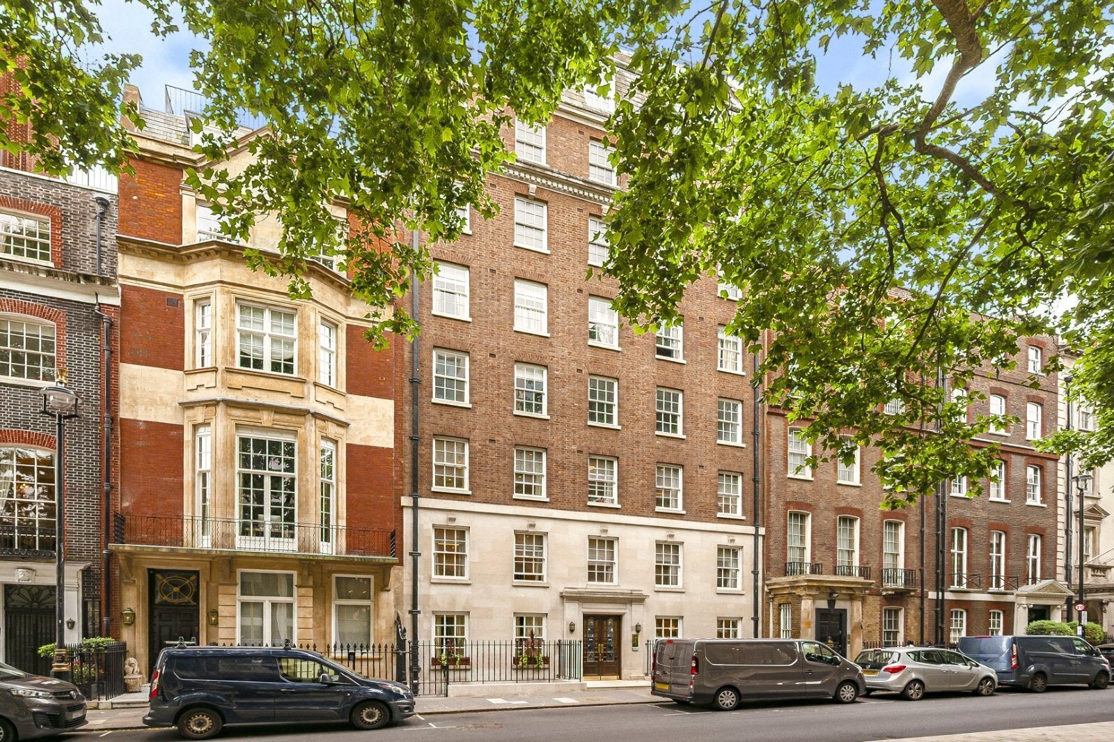 Flat Upper Grosvenor Street in City of Westminster