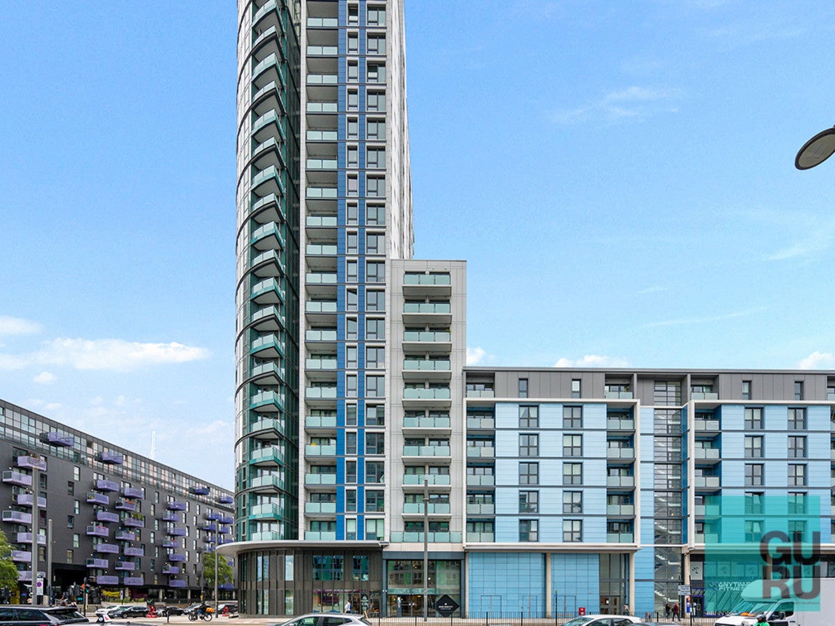 Flat High Street in Greater London