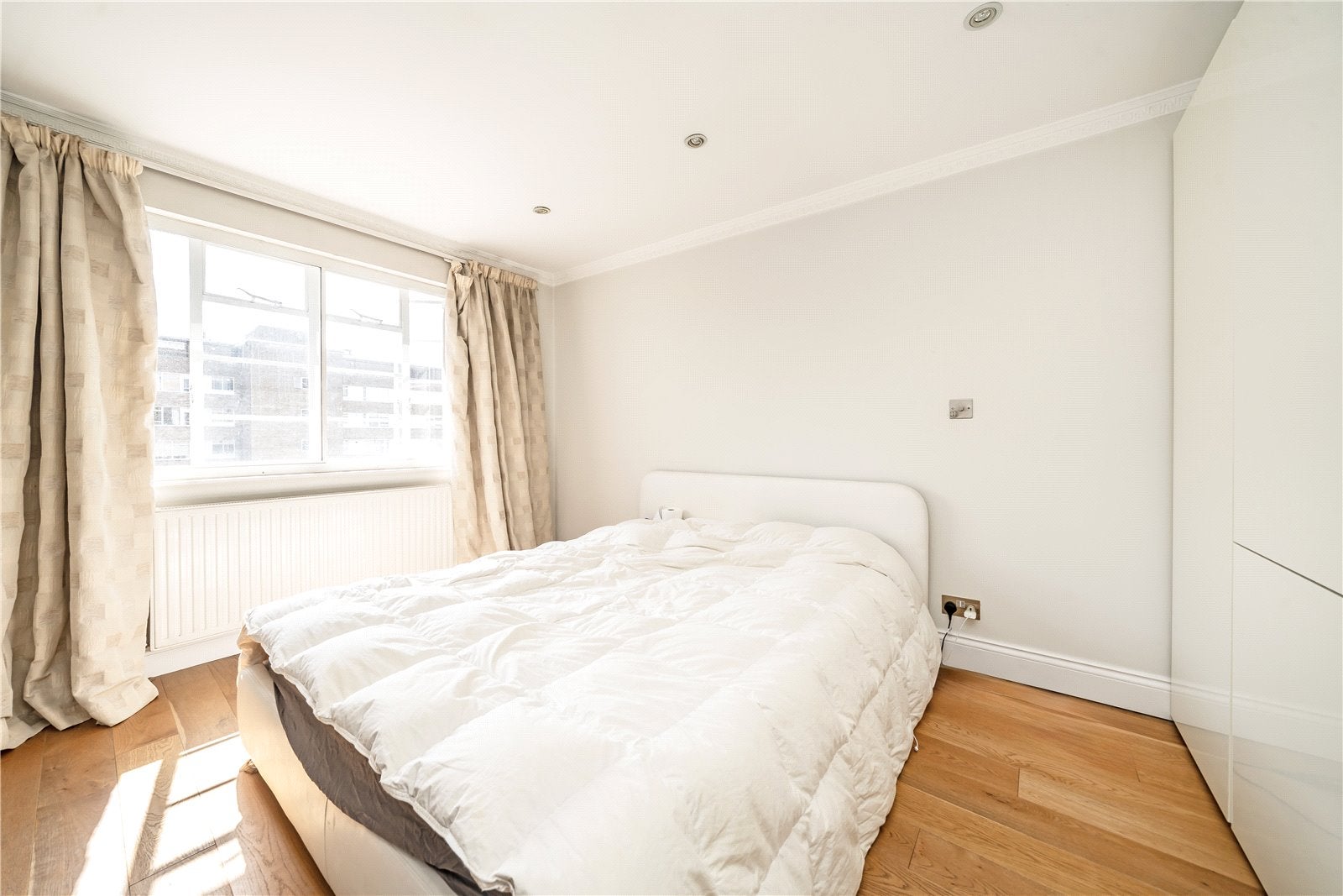 Flat Sussex Gardens in City of Westminster