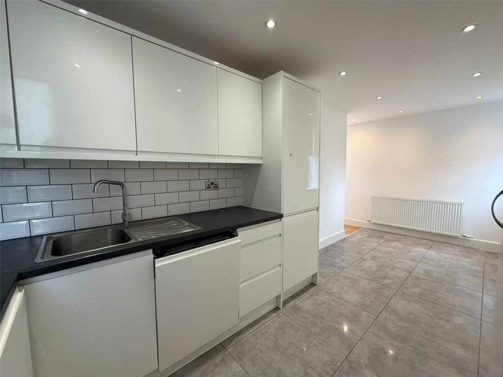 Flat London Road in Bracknell