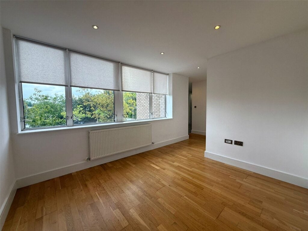 Flat London Road in Bracknell