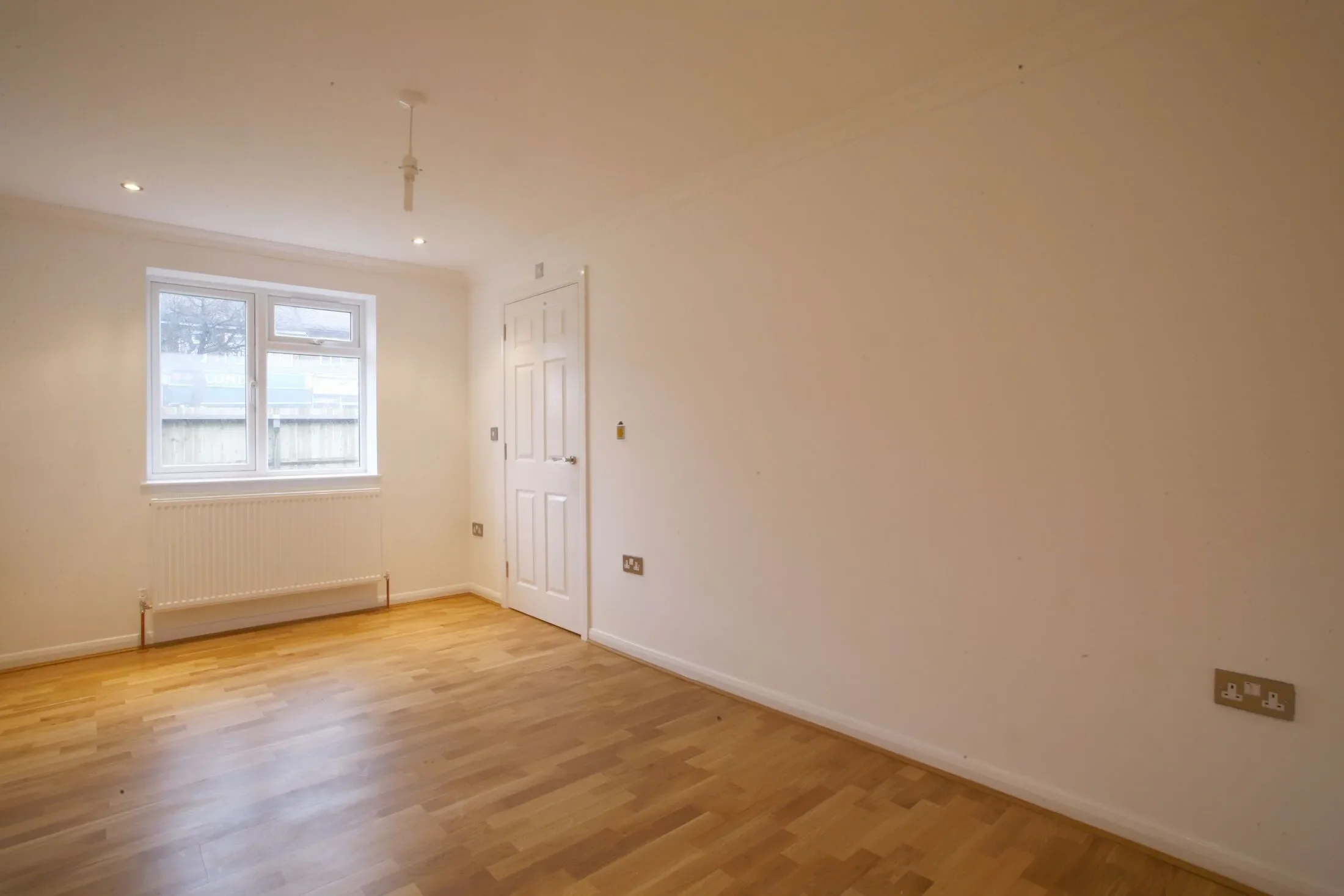 Flat Walton Avenue in Greater London
