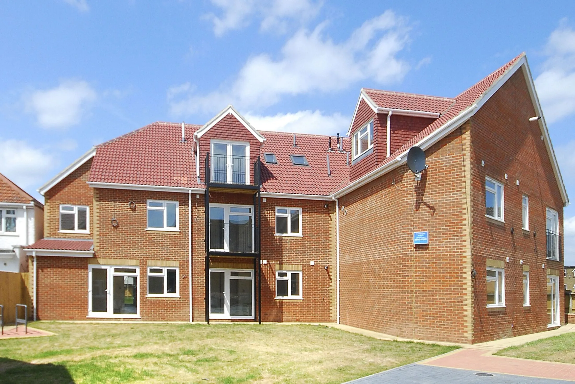 Flat Walton Avenue in Greater London