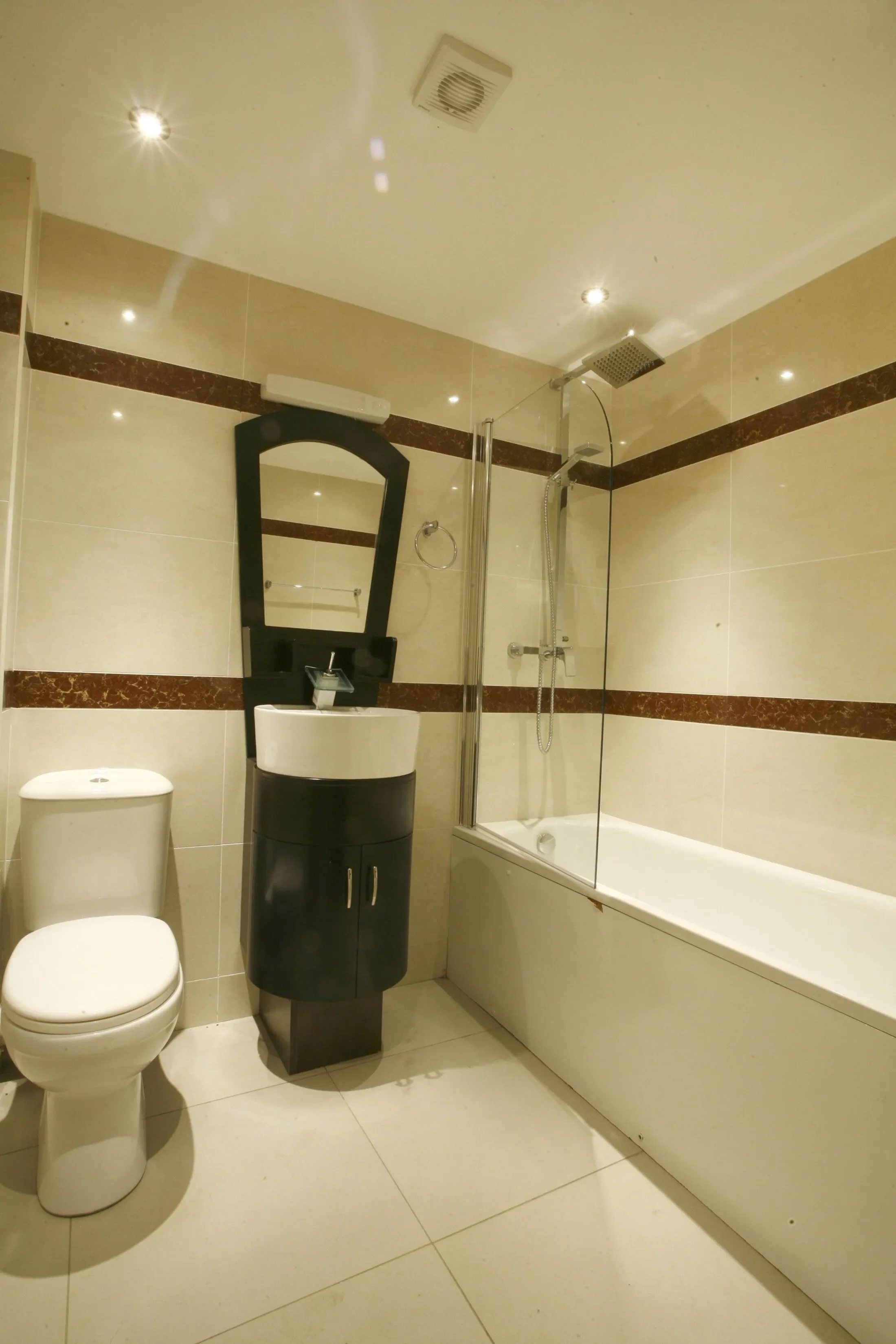 Flat Walton Avenue in Greater London