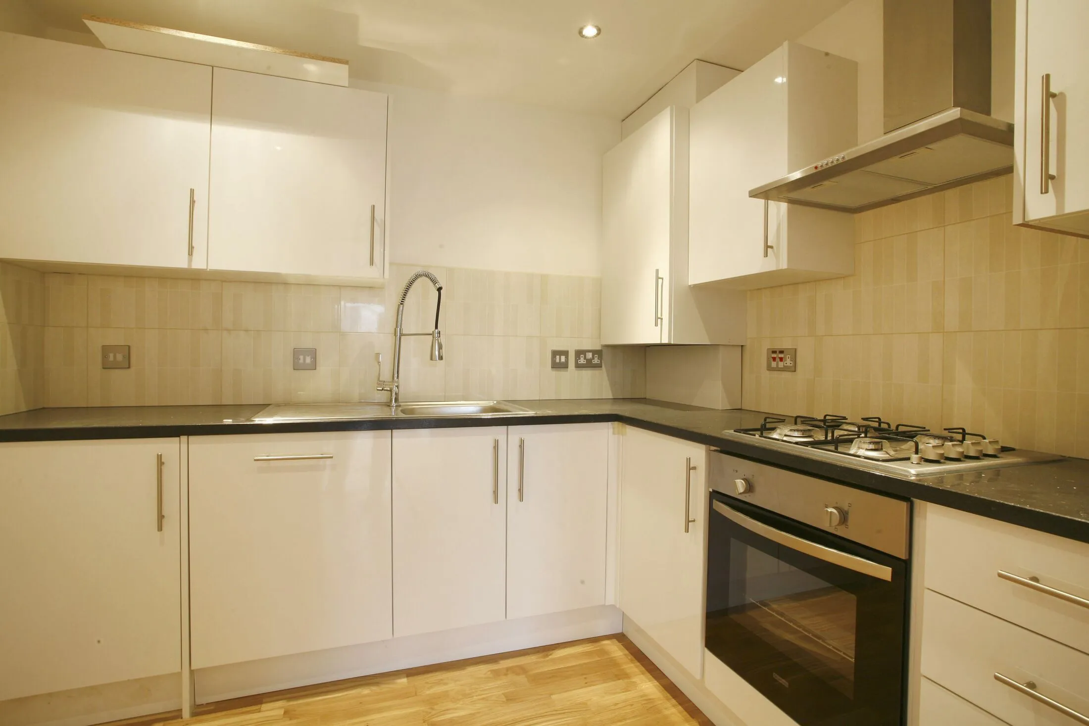Flat Walton Avenue in Greater London