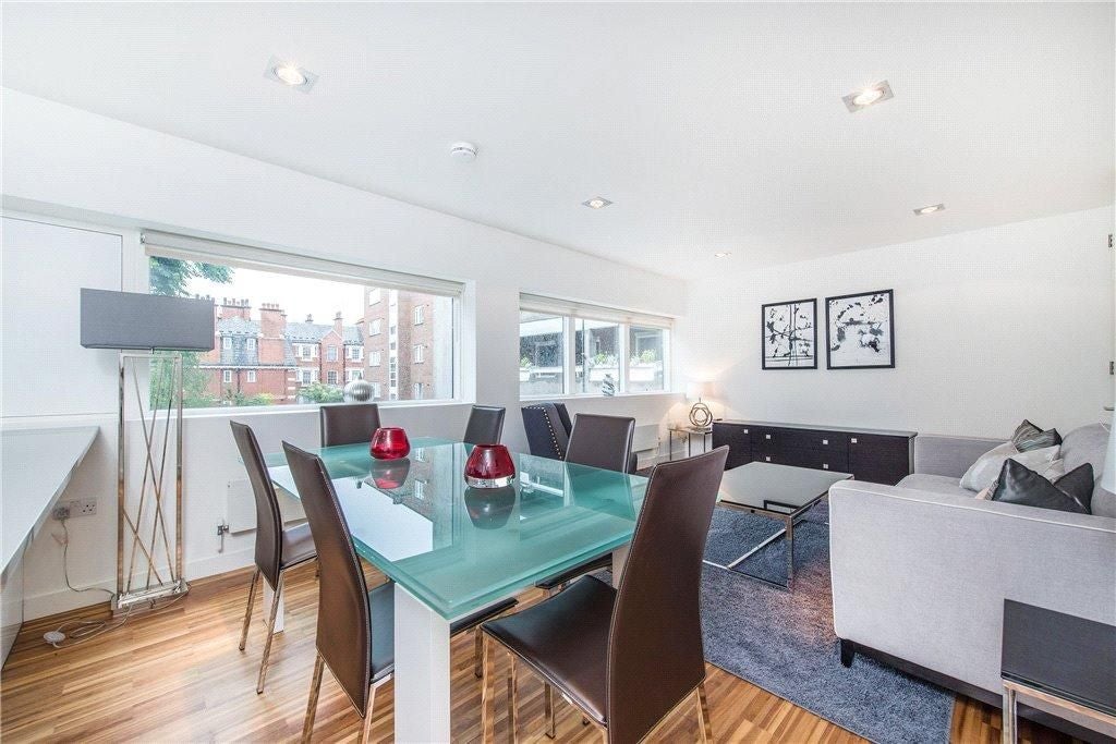 Flat Fulham Road in Greater London