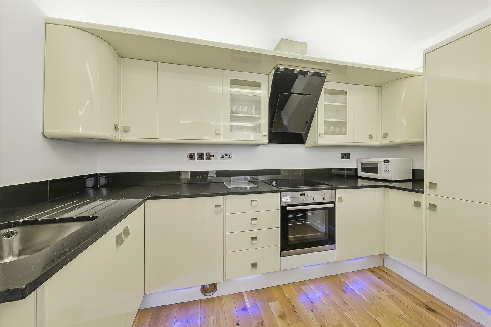 Flat Glenilla Road in Greater London