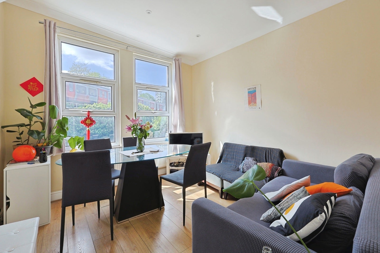 Flat Bollo Lane in Greater London