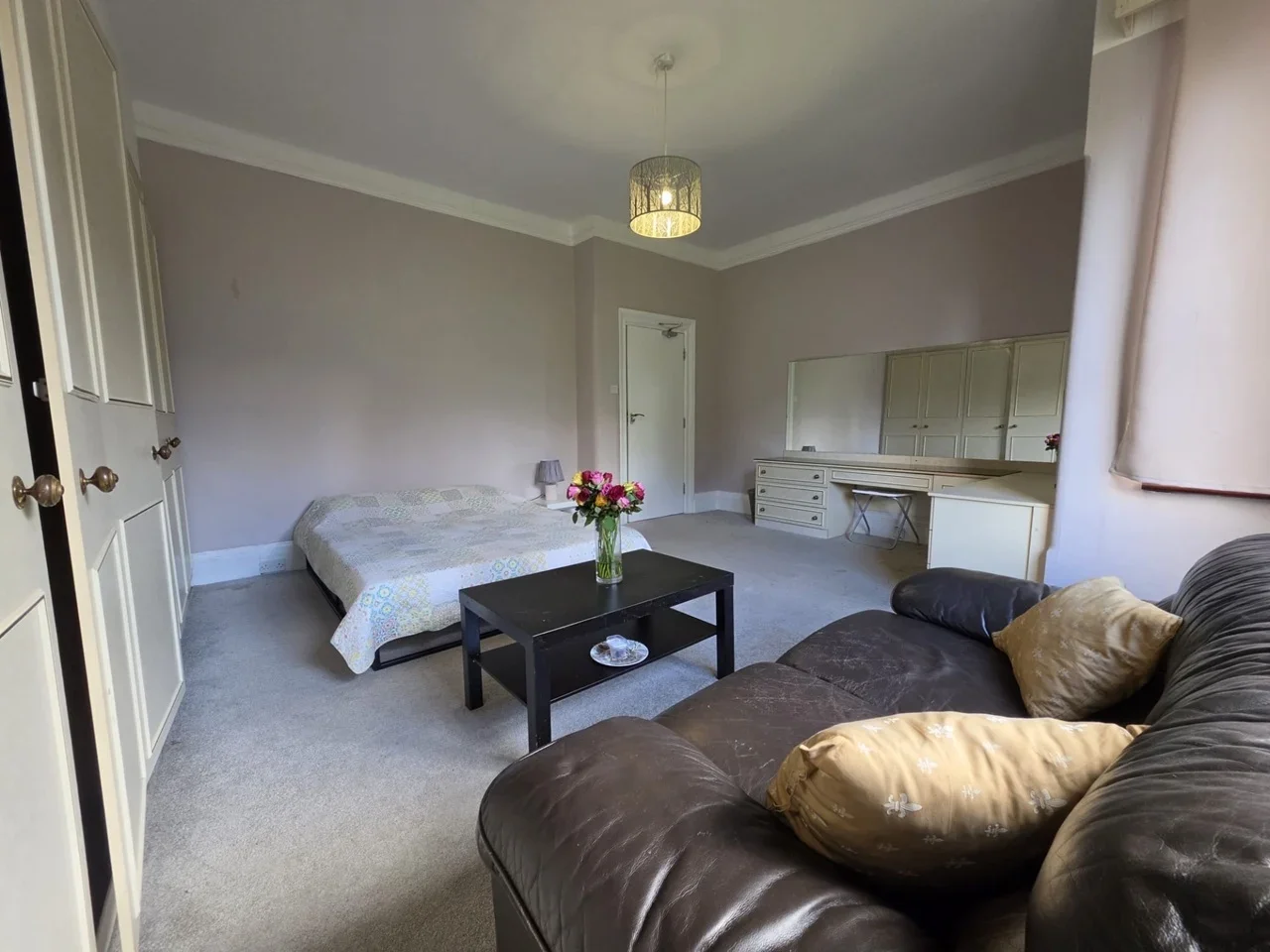 Room Friern Barnet Lane in Greater London