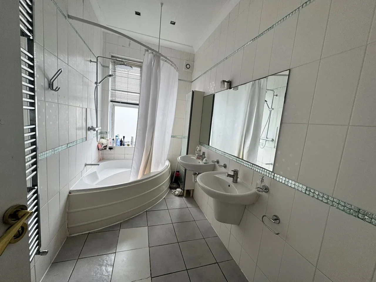Room Friern Barnet Lane in Greater London