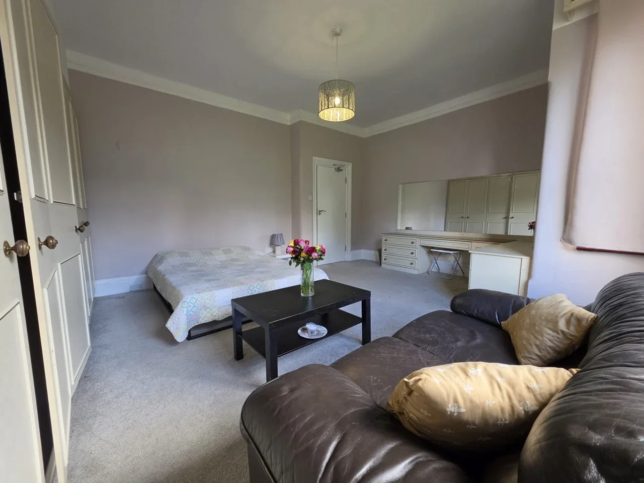 Room Friern Barnet Lane in Greater London