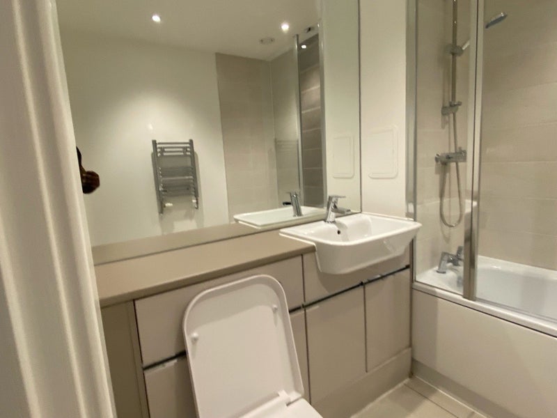 Room Ponton Road in Greater London