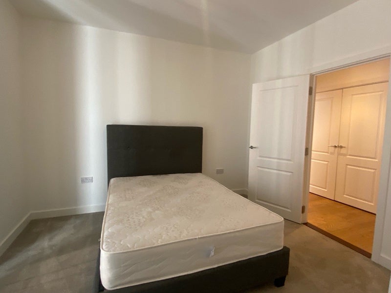 Room Ponton Road in Greater London
