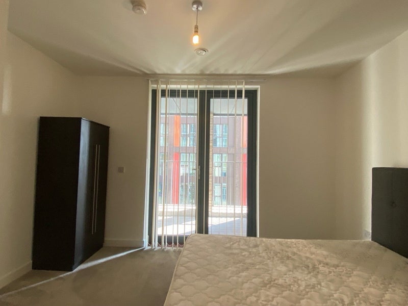 Room Ponton Road in Greater London