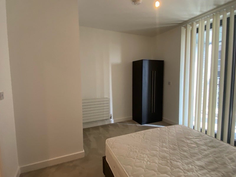 Room Ponton Road in Greater London