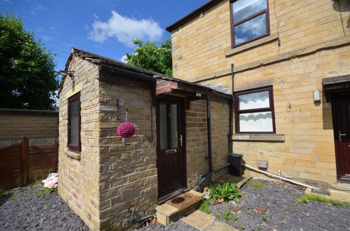 Flat Huddleston Court in Kirklees
