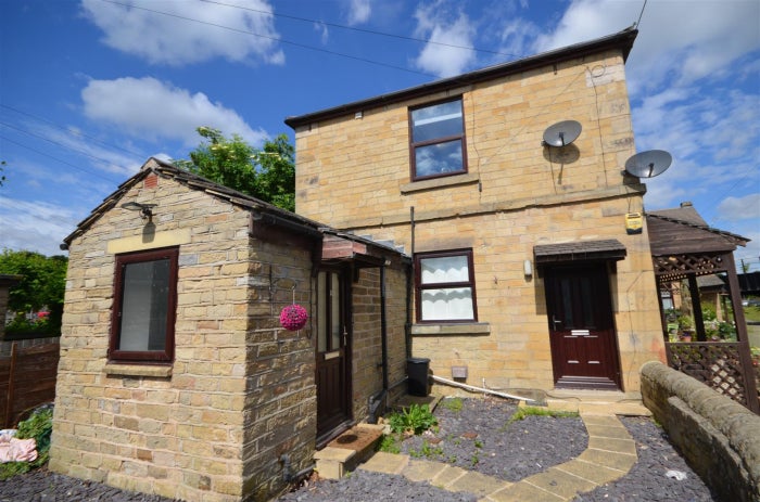 Flat Huddleston Court in Kirklees