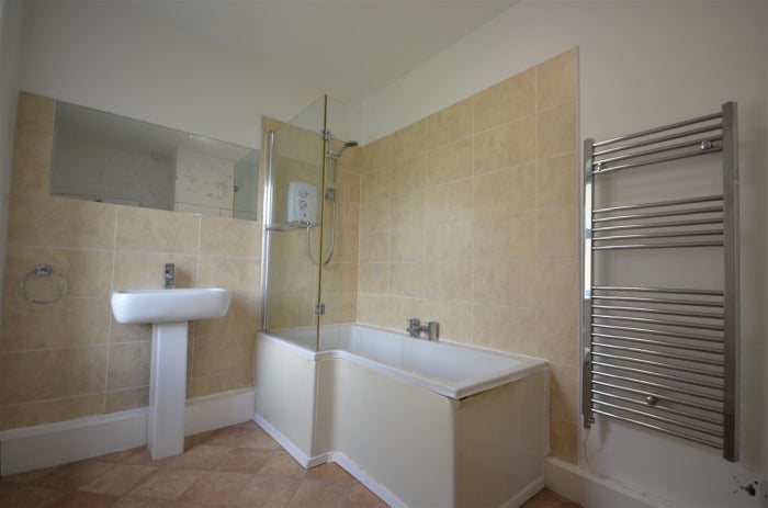 Flat Huddleston Court in Kirklees