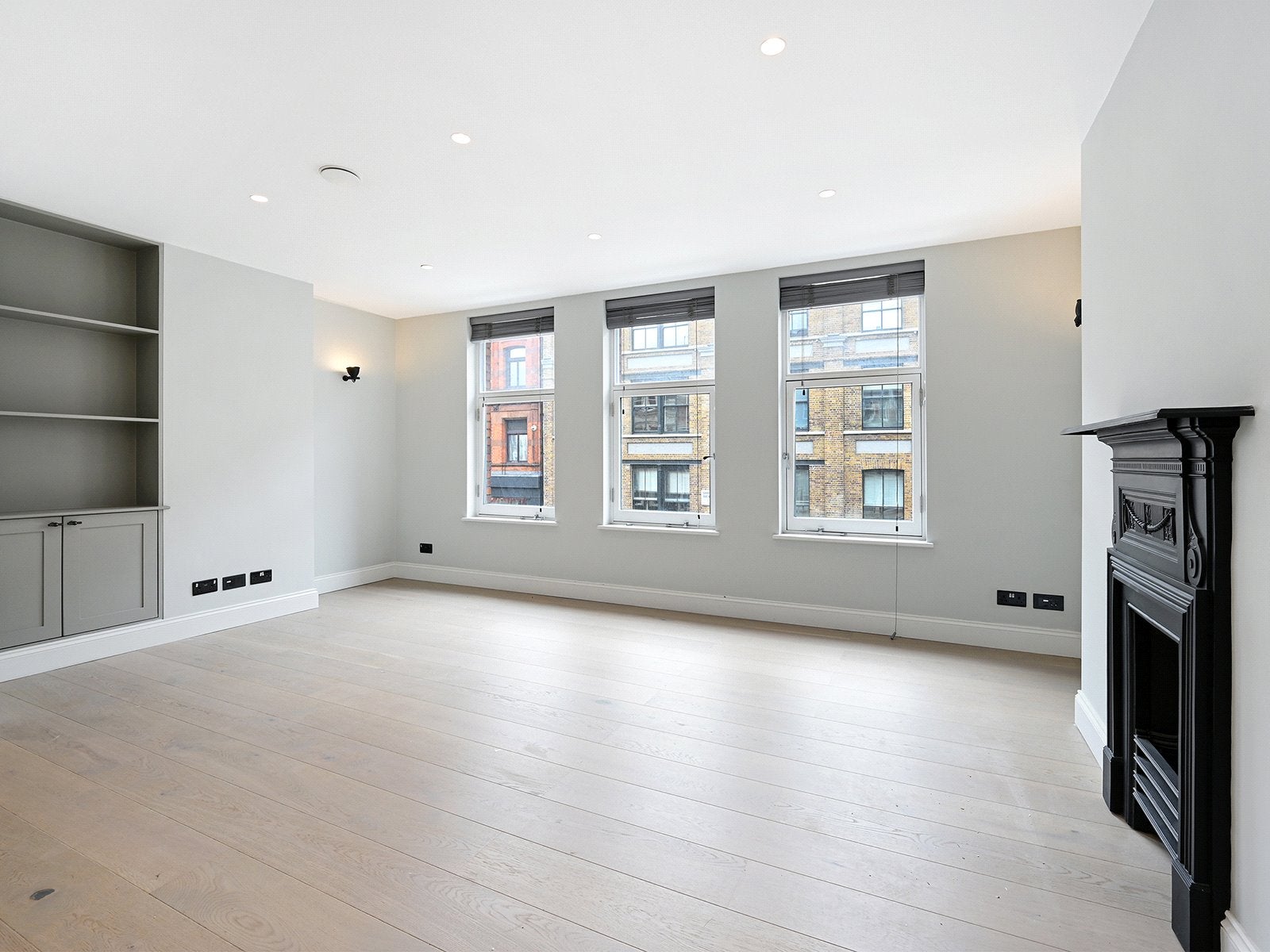 Flat Shaftesbury Avenue in City of Westminster