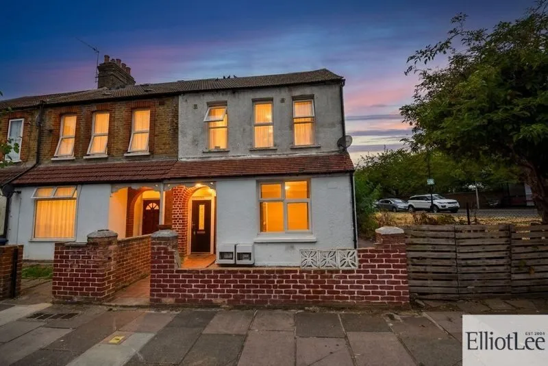 Flat Guru Nanak Road in Greater London