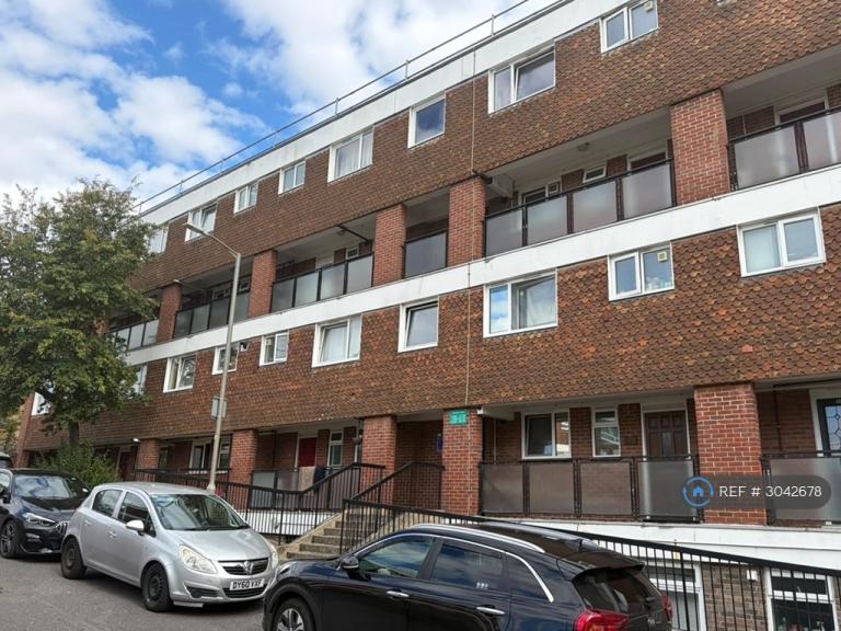 Flat Clarence Lane in Greater London