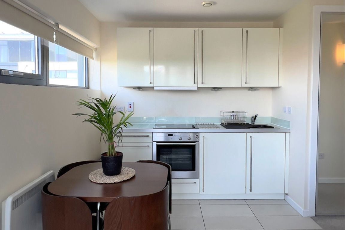 Flat Castlebank Place in Glasgow