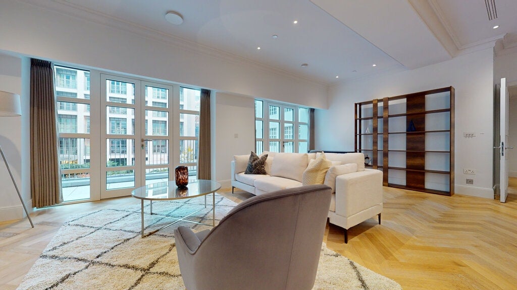 Flat Smith Square in City of Westminster