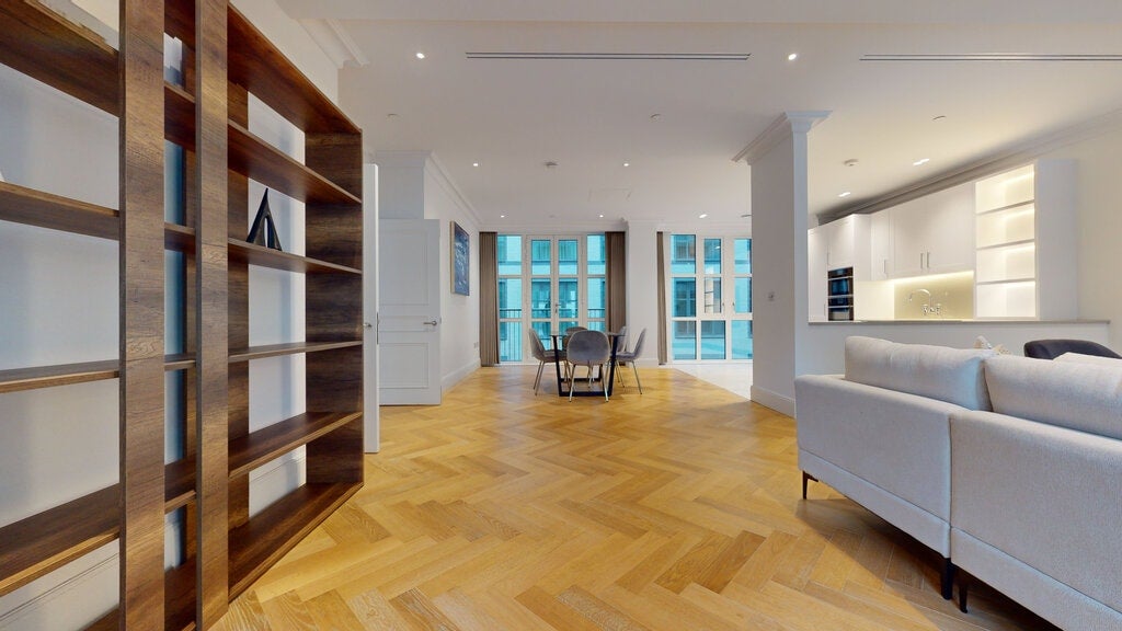 Flat Smith Square in City of Westminster