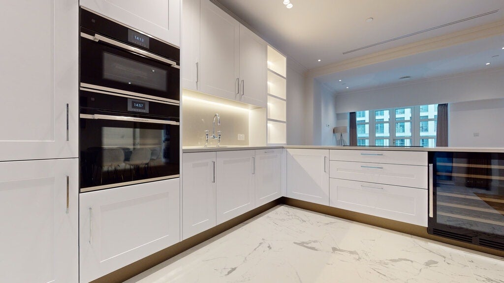 Flat Smith Square in City of Westminster