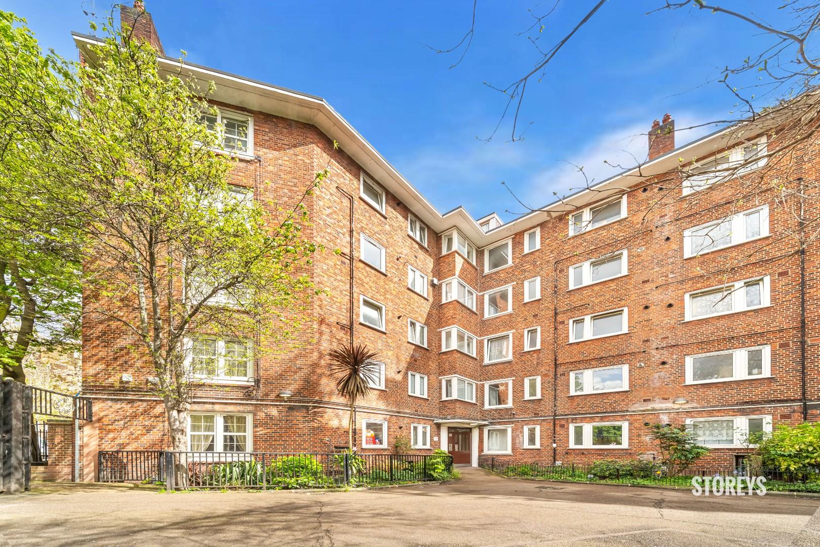 Flat Percival Street in London