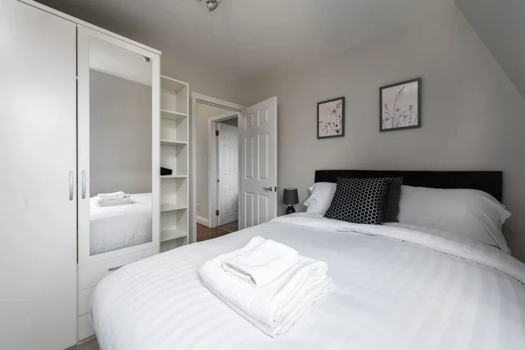 Flat Ashdown Crescent in Greater London