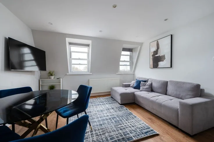 Flat Ashdown Crescent in Greater London