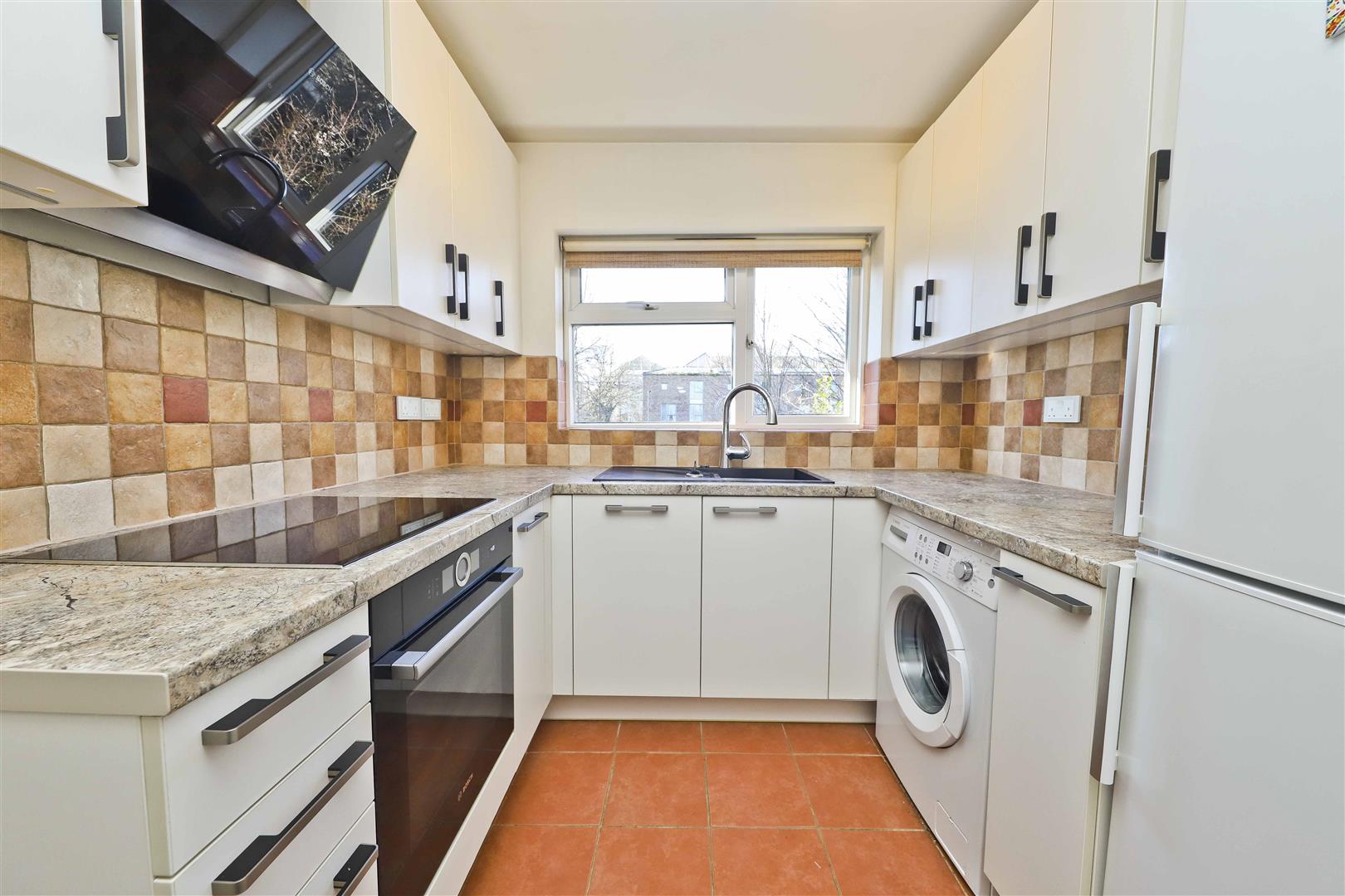 Flat Audley Court in Greater London