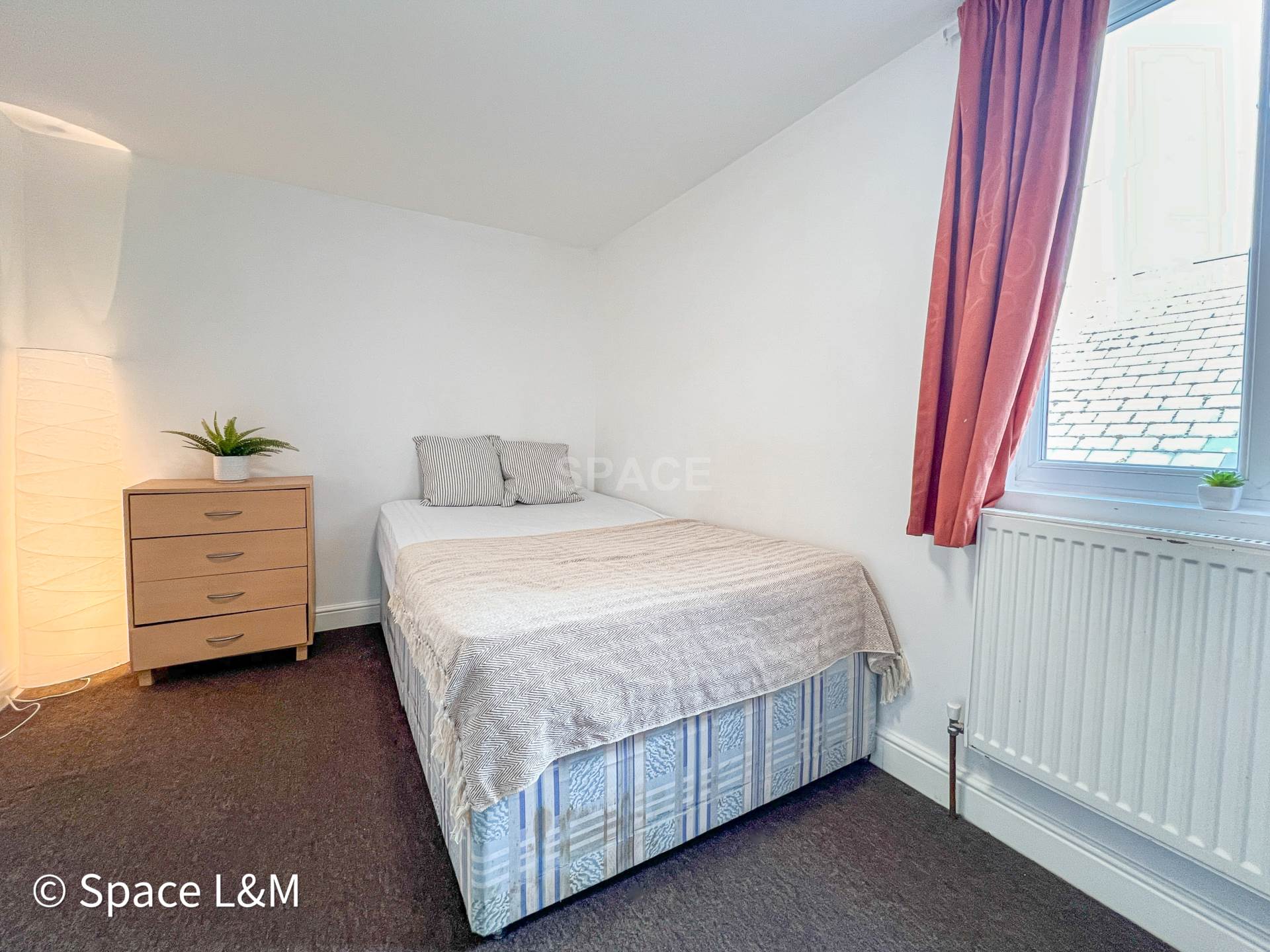 Room Basingstoke Road in Reading