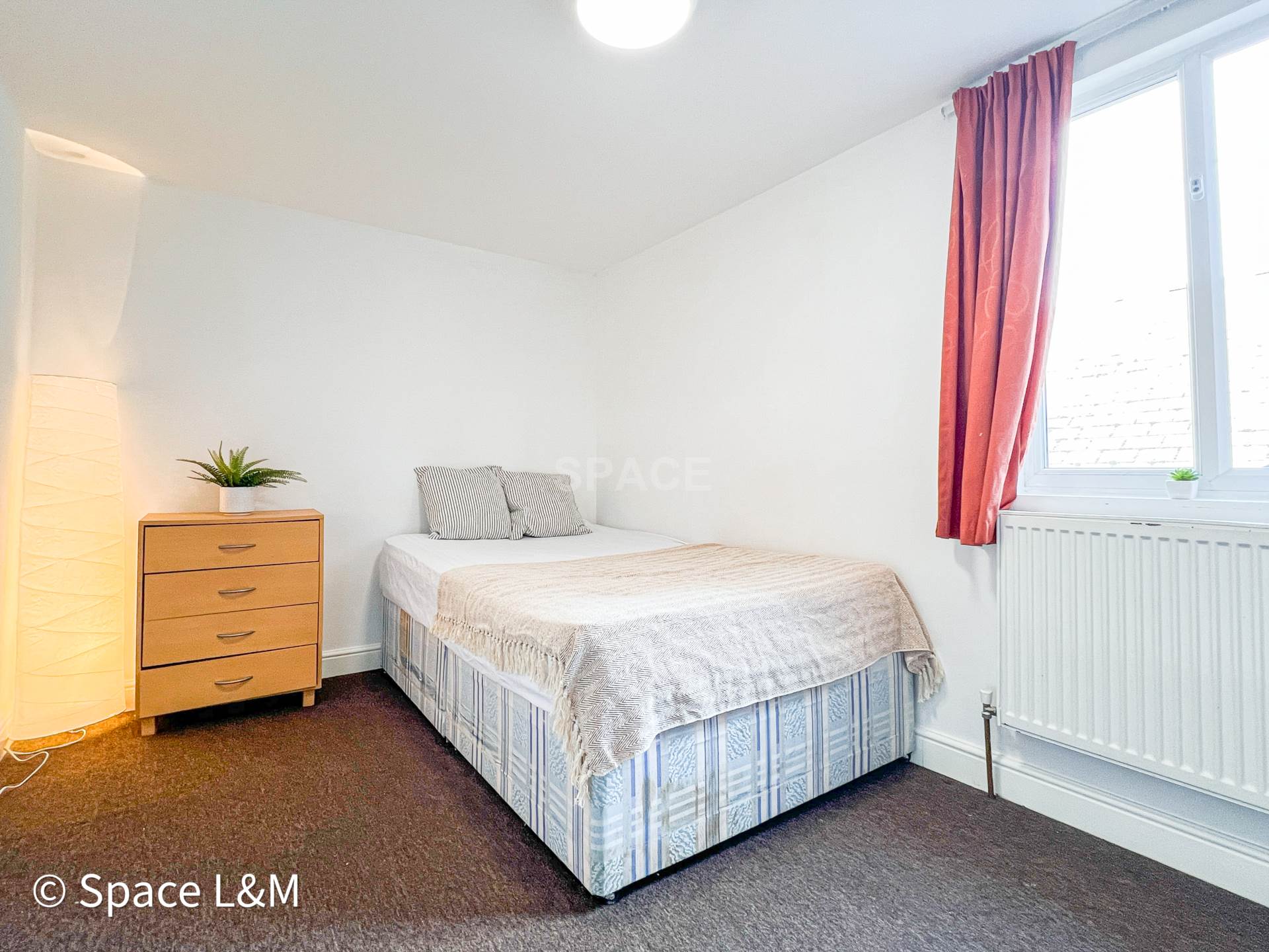 Room Basingstoke Road in Reading