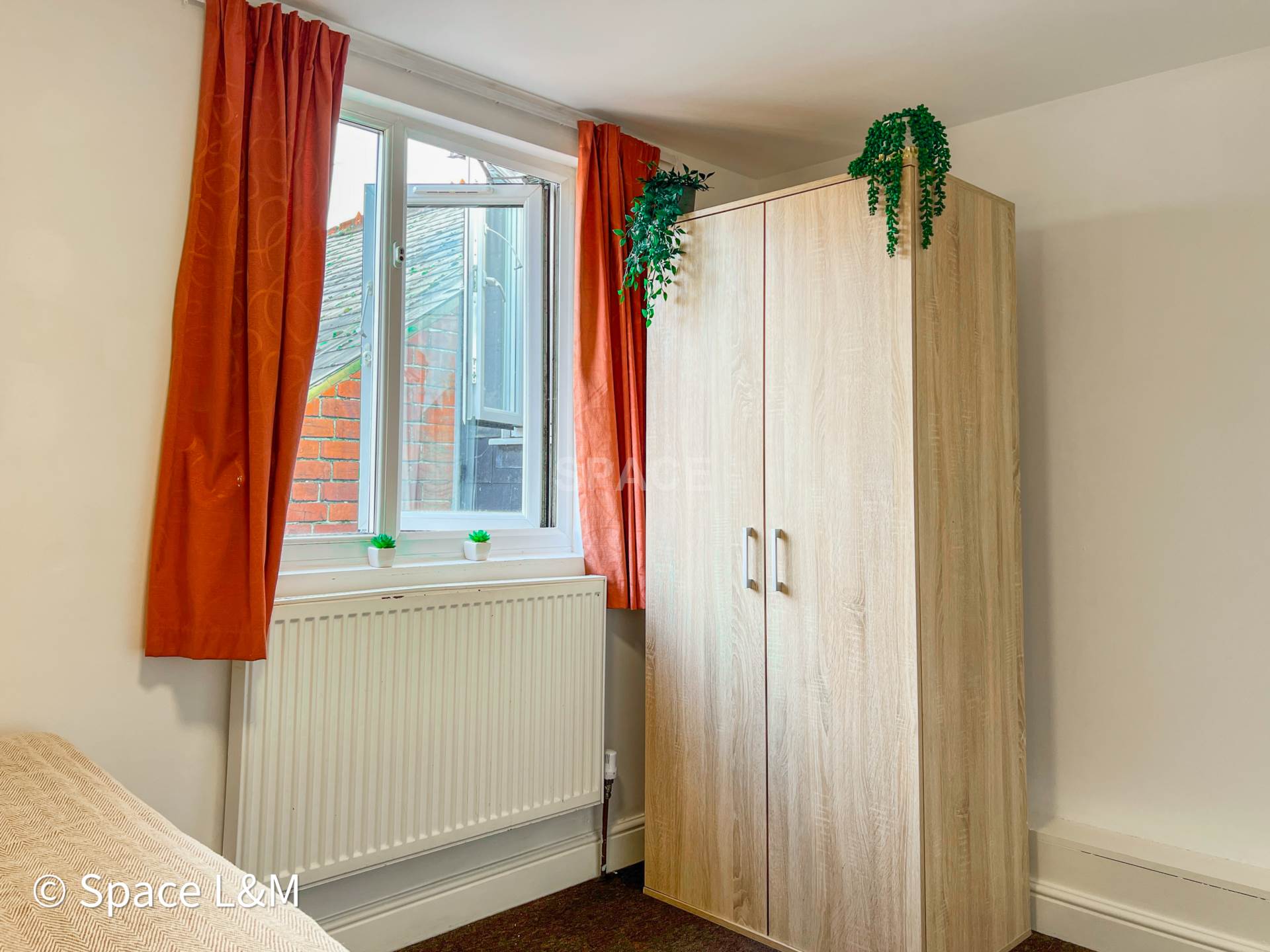 Room Basingstoke Road in Reading