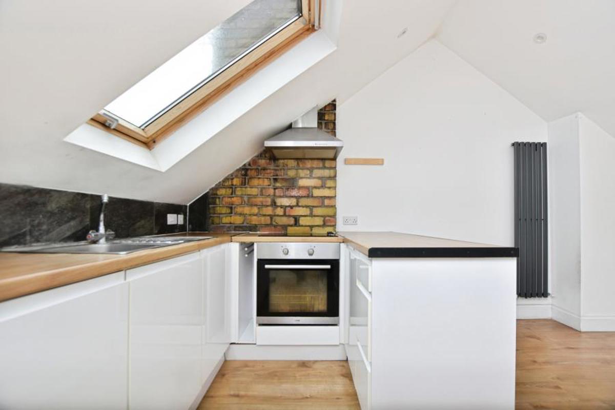 Flat Vicarage Road in Bristol
