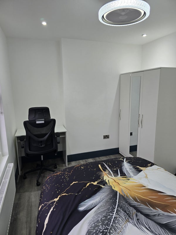 Room High Street in Swanley