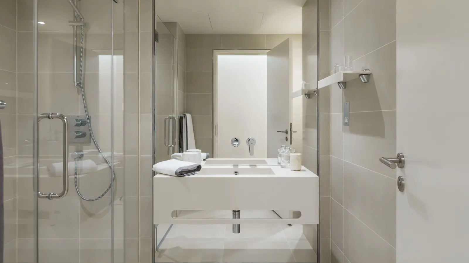 Flat Canfield Gardens in Greater London