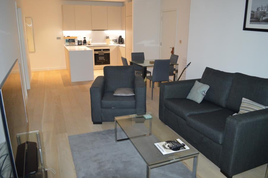 Flat Elvin Gardens in London