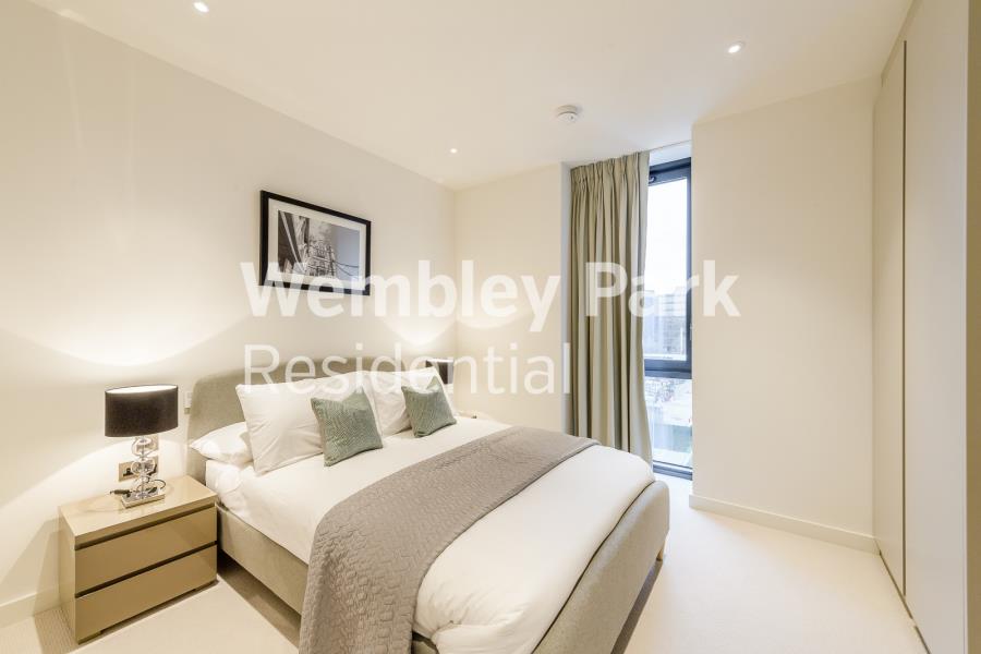 Flat Elvin Gardens in London