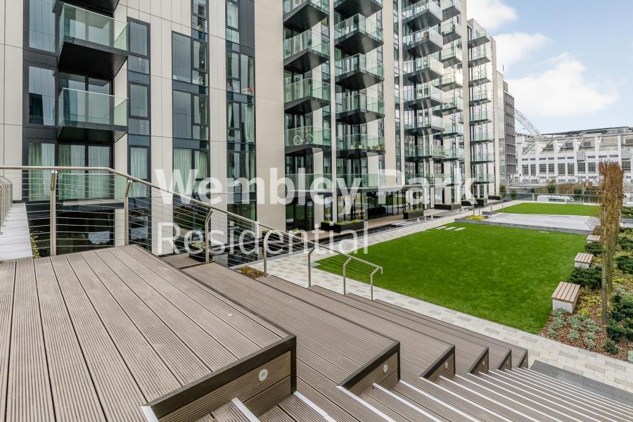 Flat Elvin Gardens in London