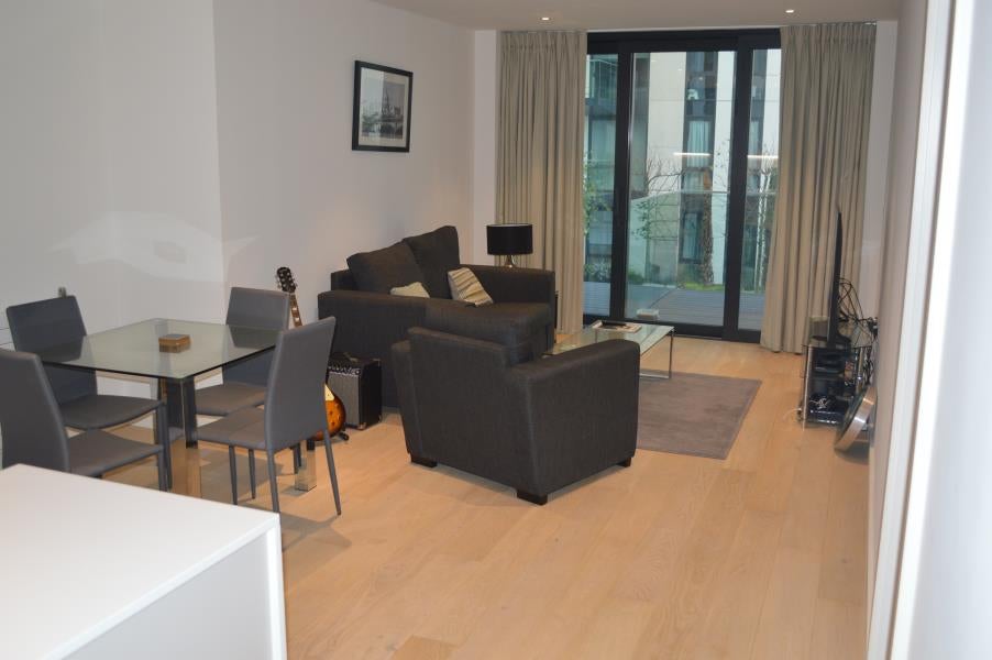 Flat Elvin Gardens in London
