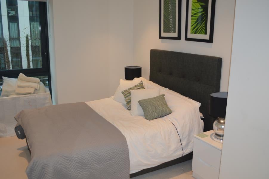 Flat Elvin Gardens in London