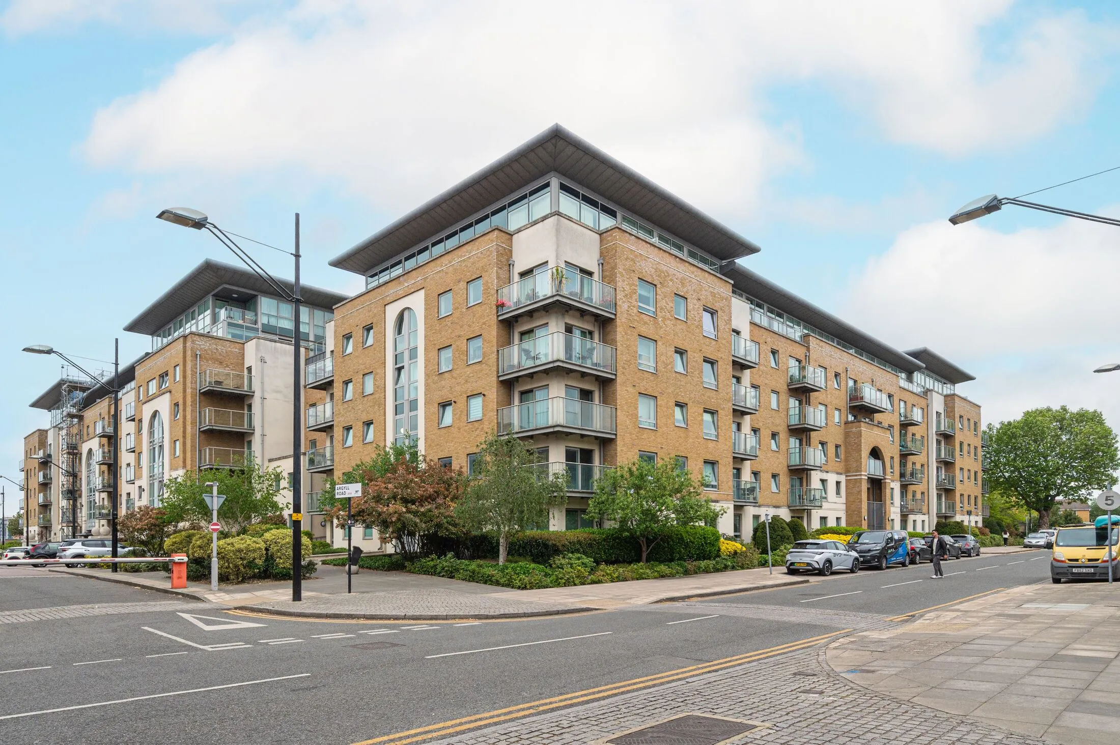 Flat Argyll Road in Greater London