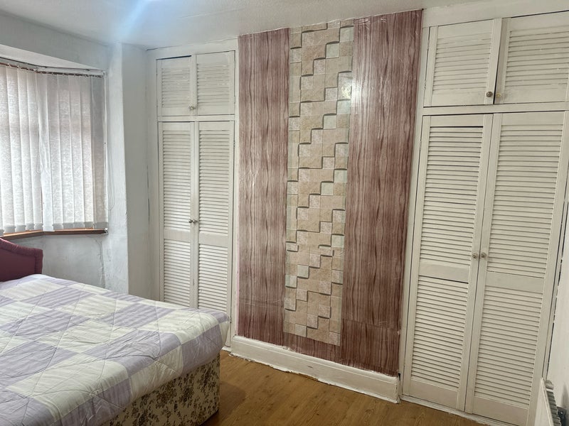 Room Greenstead Avenue in Manchester