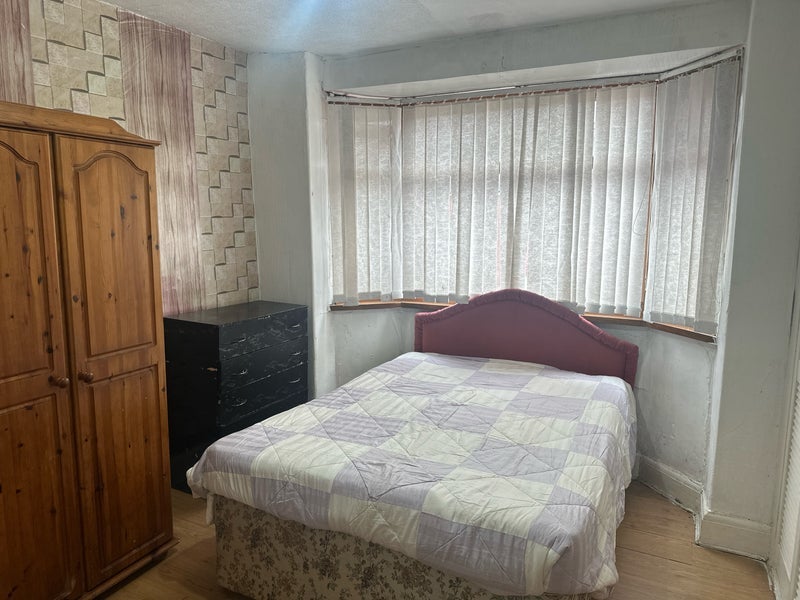 Room Greenstead Avenue in Manchester