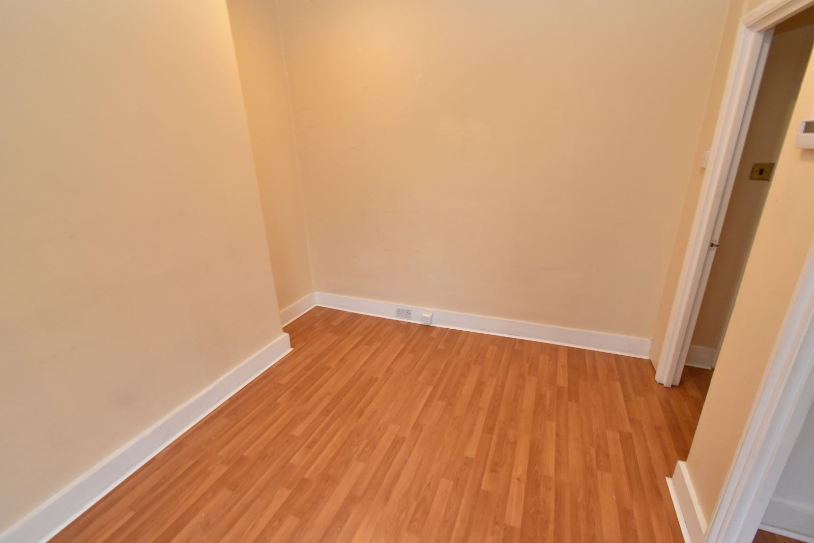 Flat Belsize Road in Greater London