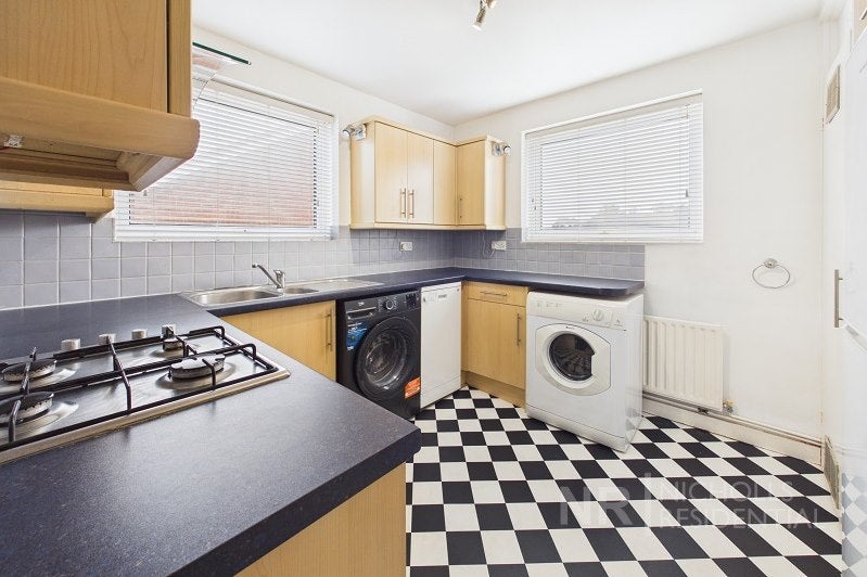 Flat Hartford Road in Epsom and Ewell