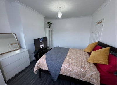 Room Anstead Drive in Greater London